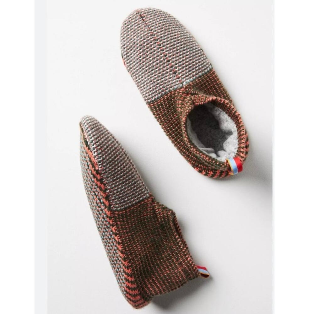 Bombas Gripper Slippers House Shoes Green Socks Size Small